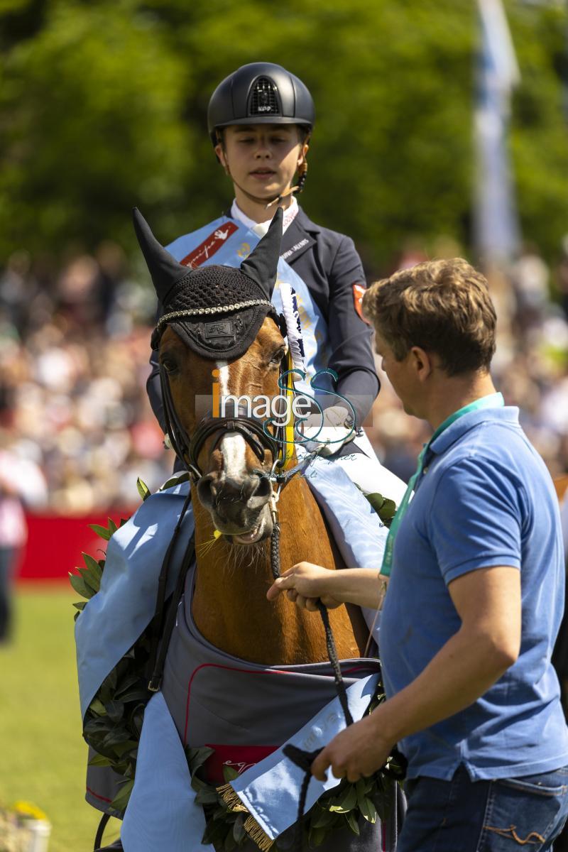 dressage PrizeGiving_Hamburg_20240512_SS350562.jpg